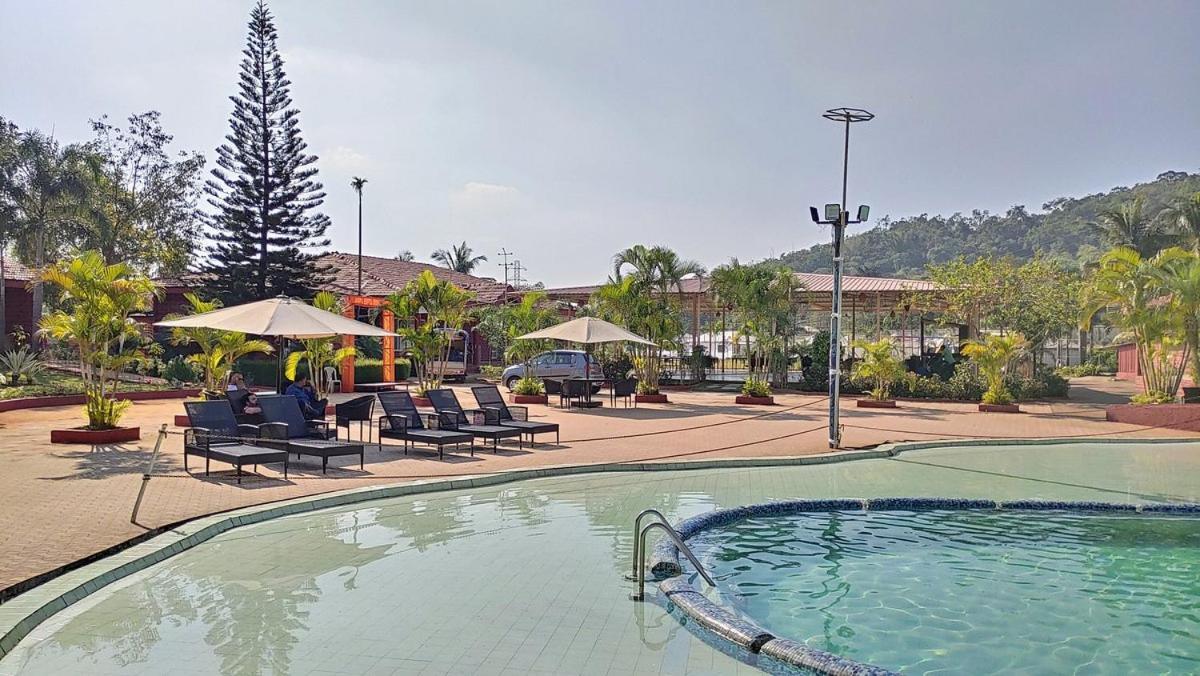 Whispering Woods Resort Лонавала Екстериор снимка
