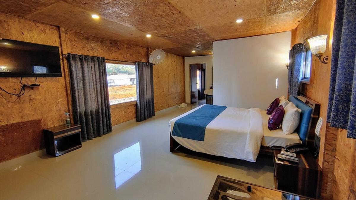 Whispering Woods Resort Лонавала Екстериор снимка