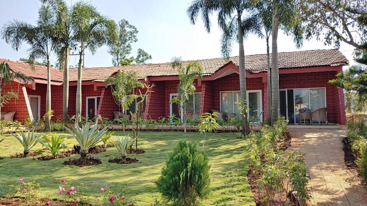 Whispering Woods Resort Лонавала Екстериор снимка